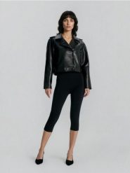 Bawełniane legginsy capri - czarny. Czarne legginsy Sinsay, l, bez wzorów, z bawełny. Za 19.99 zł.