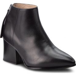 Botki UNISA - Leiki Na Black Napasilk B. Czarne botki Unisa, bez wzorów, ze skóry, bez obcasa, bez zapięcia. W wyprzedaży za 369.00 zł.