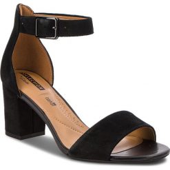 Sandały CLARKS - Deva Mae 261275684 Black Suede. Czarne sandały Clarks, bez wzorów, z materiału, bez obcasa, na obcasie, bez zapięcia. W wyprzedaży za 219.00 zł.