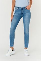 7 FOR ALL MANKIND Niebieskie damskie jeansy SLIM ILLUSION WITHIN, Rozmiar 28. Niebieskie jeansy 7 for all mankind, bez wzorów. W wyprzedaży za 469.99 zł.
