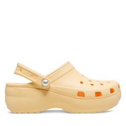 Klapki Crocs. Żółte klapki Crocs, bez wzorów, bez obcasa. Za 199.99 zł.