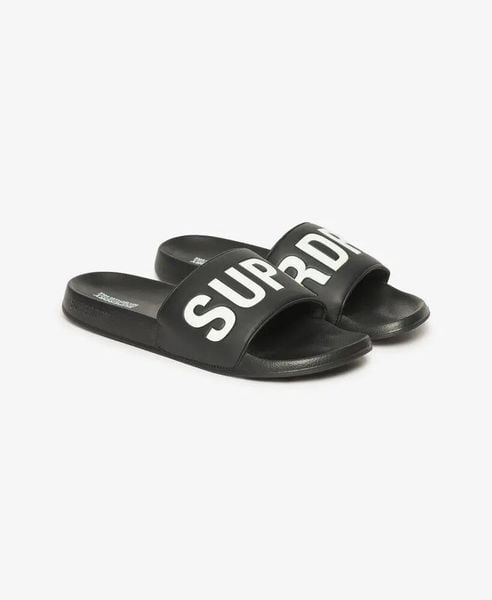Superdry Core Pool Sliders - Klapki czarno-białe z miękkim paskiem. Czarne klapki Superdry, bez wzorów, z poliesteru, bez obcasa. Za 190.15 zł.