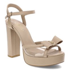 Beżowe Sandały Chebello Eleganckie Buty Ze Skóry. Brązowe sandały CheBello, bez wzorów, ze skóry, eleganckie, bez obcasa, na obcasie, bez zapięcia. Za 349.00 zł.