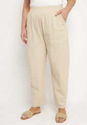 Jasnobeżowe Klasyczne Spodnie Bawełniane z Gumką w Pasie Olozi. Brązowe spodnie materiałowe Born2be, na co dzień, plus size, bez wzorów, z bawełny, plus size. Za 54.99 zł.
