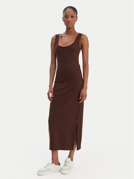 Calvin Klein Jeans Sukienka codzienna LV047E220G Brązowy Slim Fit. Brązowe sukienki Calvin Klein Jeans, na co dzień, xs, bez wzorów, z jeansu, bez kołnierzyka, bez ramiączek, proste. Za 409.99 zł.