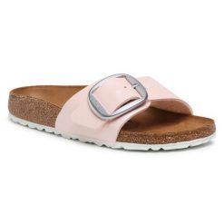 Klapki Birkenstock. Czerwone klapki Birkenstock, bez wzorów, bez obcasa. Za 499.99 zł.