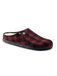 Birkenstock Kapcie "Zermatt Rivet" w kolorze czerwono-czarnym rozmiar: 40. Czarne obuwie domowe Birkenstock, bez wzorów, z wełny, bez zapięcia. Za 383.03 zł.