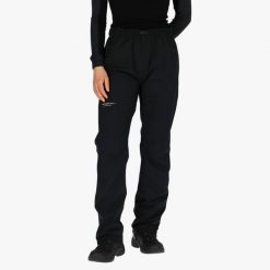 Spodnie shell turystyka damska Swedemount Abisko Shell Rain Pants wodoodporna. Czarne spodnie sportowe SWEDEMOUNT, na lato, bez wzorów, trekkingowe. Za 299.99 zł.