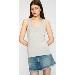Calvin Klein Jeans - Top. Szare topy Calvin Klein Jeans, l, bez wzorów, z bawełny, bez kołnierzyka, bez ramiączek. W wyprzedaży za 79.90 zł.