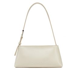 Torebka Calvin Klein. Torebki klasyczne Calvin Klein, bez wzorów, bez dodatków. Za 309.99 zł.