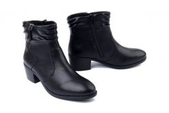 RIEKER 73981-00 black, botki damskie. Czarne botki Rieker, bez wzorów, z polaru, bez obcasa, na obcasie, bez zapięcia. Za 369.90 zł.