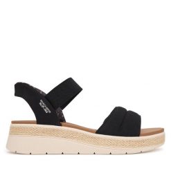 Sandały Skechers. Czarne sandały Skechers, bez wzorów, bez obcasa, na płaskiej podeszwie, bez zapięcia. Za 289.99 zł.