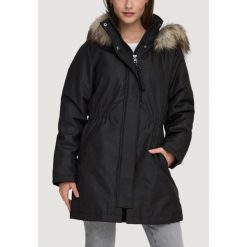 Parka Kobieta ONLY ONLMATHILDA WINTER FUR PARKA OTW. Czarne parki Only, na zimę, z poliesteru, bez kaptura. W wyprzedaży za 364.75 zł.