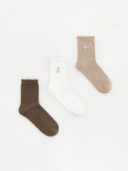 Długie skarpetki z haftem 3 pack - brązowy. Brązowe skarpety Reserved, bez wzorów. Za 39.99 zł.