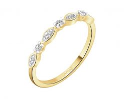 Pierścionek z żółtego złota z diamentami - 0,08 ct - próba 375. Żółte pierścionki Apart, z diamentem, złote. Za 1,290.00 zł.