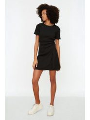 Trendyol Sukienka w kolorze czarnym rozmiar: S. Czarne sukienki Trendyol, s, bez wzorów, bez kołnierzyka, bez ramiączek, mini. Za 39.99 zł.