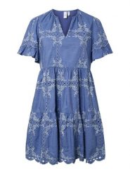 YAS Sukienka w kolorze niebieskim rozmiar: 40. Niebieskie sukienki YAS, bez wzorów, z bawełny, bez kołnierzyka, bez ramiączek, midi. Za 204.95 zł.