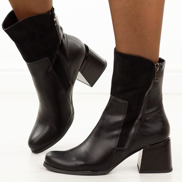 Czarne botki damskie na obcasie M.Daszyński Sa269-1. Czarne botki M.Daszyński, na jesień, bez wzorów, z jeansu, bez obcasa, na obcasie, bez zapięcia. W wyprzedaży za 206.10 zł.