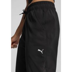 Damskie spodnie LACE PUMA Black. Czarne spodnie sportowe Puma, s, bez wzorów, z podwyższonym stanem, na fitness i siłownię. W wyprzedaży za 134.00 zł.