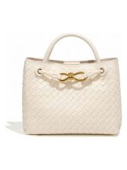 SUVRAI Torebka w kolorze kremowym - 30 x 23 x 13 cm rozmiar: onesize. Brązowe torby na ramię SUVRAI, bez wzorów, z materiału, przez ramię, bez dodatków. Za 130.99 zł.