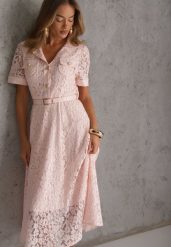Różowa Bawełniano-Wiskozowa Sukienka Koszulowa z Koronki z Paskiem w Stylu Retro Candida. Czerwone sukienki Renee, m, bez wzorów, z bawełny, retro, bez kołnierzyka, bez ramiączek, midi, koszulowe. Za 299.99 zł.