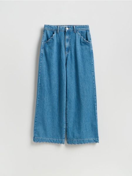 Jeansy wide leg ze średnim stanem - niebieski. Niebieskie jeansy Reserved, bez wzorów. W wyprzedaży za 65.99 zł.