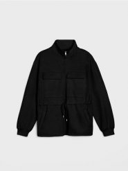 Bluza bomberka z domieszką wiskozy - czarny. Czarne bluzy sportowe Sinsay, l, bez wzorów, z wiskozy, bez kaptura. Za 69.99 zł.