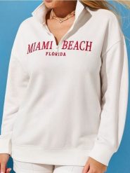 Bluza z haftowanym napisem - kremowy. Białe bluzy Sinsay, l, bez wzorów, bez kaptura. W wyprzedaży za 29.99 zł.