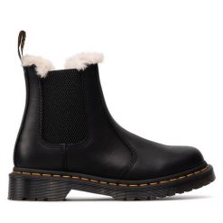 Sztyblety Dr. Martens. Czarne botki Dr. Martens, bez wzorów, bez obcasa, na płaskiej podeszwie, bez zapięcia. Za 989.99 zł.