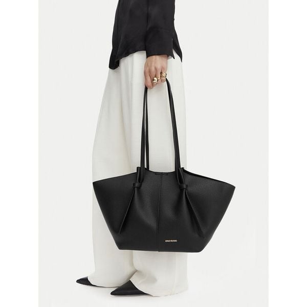 Torebka GINO ROSSI. Czarne shopper Gino Rossi, bez wzorów, bez dodatków. Za 229.99 zł.