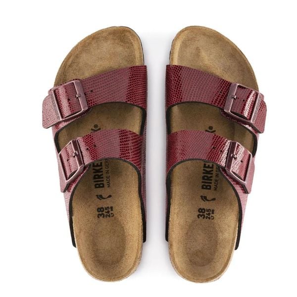 Klapki damskie Birkenstock Arizona. Czerwone klapki Birkenstock, bez wzorów, z materiału, bez obcasa. Za 287.00 zł.