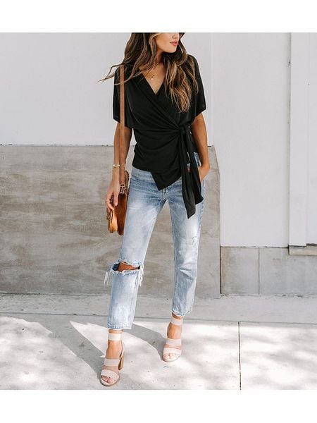 LA Angels Bluzka w kolorze czarnym rozmiar: M. Czarne bluzki LA Angels, m, bez wzorów, bez kołnierzyka, bez ramiączek. Za 140.86 zł.