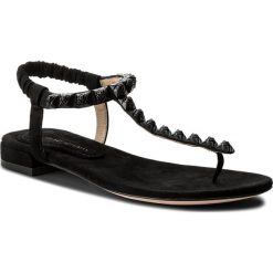 Sandały STUART WEITZMAN - Esme XL17456 Black Luxe Suede. Czarne klapki Stuart Weitzman, bez wzorów, ze skóry, bez obcasa, na obcasie, bez zapięcia. W wyprzedaży za 1,019.00 zł.