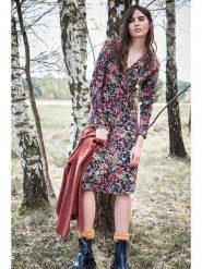 Aniston Sukienka w kolorze czarnym ze wzorem rozmiar: 46. Czarne sukienki Aniston, bez wzorów, z wiskozy, bez kołnierzyka, bez ramiączek, midi. Za 95.99 zł.