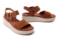 Rieker Remonte D1N54-22 Brązowy, sandały damskie. Brązowe sandały Rieker Remonte, bez wzorów, ze skóry, bez obcasa, na koturnie, bez zapięcia. Za 379.90 zł.