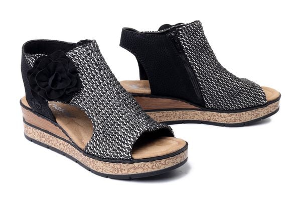 RIEKER 63791-01 black, sandały damskie. Czarne sandały Rieker, bez wzorów, bez obcasa, na koturnie, bez zapięcia. Za 251.93 zł.
