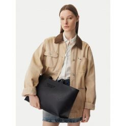 Torebka Tommy Jeans. Czarne shopper Tommy Jeans, bez wzorów, z jeansu, bez dodatków. Za 409.99 zł.