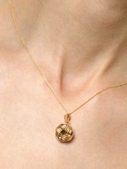 OR ÉCLAT Złoty naszyjnik "Noeud" z zawieszką rozmiar: onesize. Żółte naszyjniki OR ÉCLAT, złote. Za 826.99 zł.