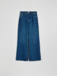 Jeansy straight - niebieski. Niebieskie jeansy Reserved, bez wzorów. W wyprzedaży za 119.99 zł.