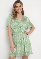 Zielona Sukienka Rozkloszowana z Dekoltem w V Mini Tallae. Zielone sukienki Born2be, na co dzień, s, z aplikacjami, eleganckie, bez kołnierzyka, bez ramiączek, mini, rozkloszowane. Za 39.99 zł.