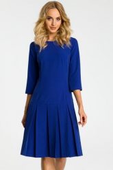 Elegancka sukienka z obniżoną talią i kontrafałdami chabrowa. Niebieskie sukienki MOE, do pracy, l, bez wzorów, biznesowe, bez kołnierzyka, bez ramiączek. Za 309.00 zł.