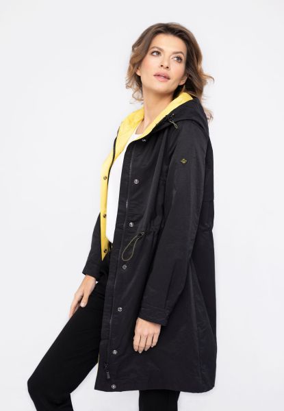 Czarny płaszcz damski z kapturem J-DANI. Czarne płaszcze Volcano, na lato, l, bez wzorów, z bawełny, z kapturem. Za 259.99 zł.