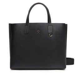 Torebka Tommy Hilfiger. Czarne torebki klasyczne TOMMY HILFIGER, bez wzorów, bez dodatków. Za 749.99 zł.
