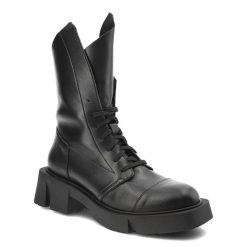 Czarne Botki Armodo Stylowe Obuwie Damskie Ze Skóry Naturalnej. Czarne botki Armodo, na zimę, bez wzorów, ze skóry, bez obcasa, bez zapięcia. Za 449.00 zł.
