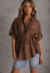Brązowa Koszula Typu Nietoperz Utility z Lnem i Wiskozą z Wiązaniem w Talii Fyserynore. Brązowe koszule Renee, bez wzorów, z tkaniny, bez kołnierzyka, bez ramiączek. Za 99.99 zł.