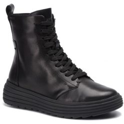 Botki Geox. Czarne botki Geox, bez wzorów, bez obcasa, na płaskiej podeszwie, bez zapięcia. Za 699.99 zł.
