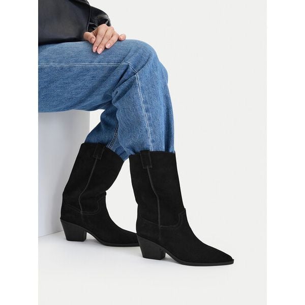 Kowbojki Badura. Czarne botki Badura, bez wzorów, bez obcasa, na słupku, bez zapięcia. Za 299.99 zł.