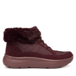 Trzewiki Skechers. Czerwone botki Skechers, bez wzorów, bez obcasa, na płaskiej podeszwie, bez zapięcia. Za 399.99 zł.