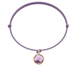 Bransoletka z pozłacaną zawieszką z fioletowym kryształem na cienkim lawendowym sznurku. Fioletowe bransoletki Lilou, pozłacane. Za 109.00 zł.