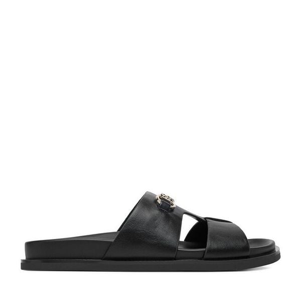 Klapki Nine West. Czarne klapki Nine West, bez wzorów, bez obcasa. Za 169.99 zł.